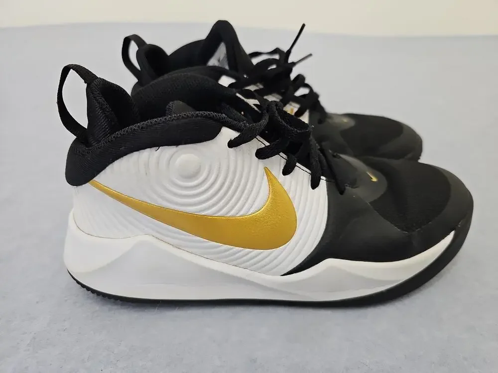 Nike Boys Team Hustle D 9 Black White Basketball Shoes Sneakers 6Y Gym Athletic